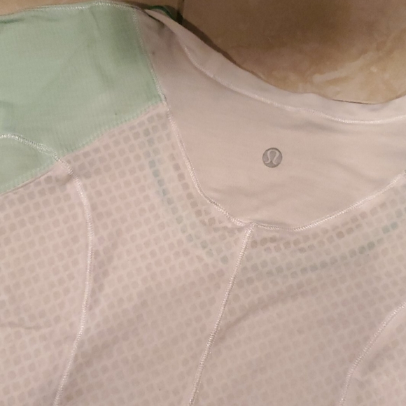 Lululemon tshirt - Picture 2 of 2